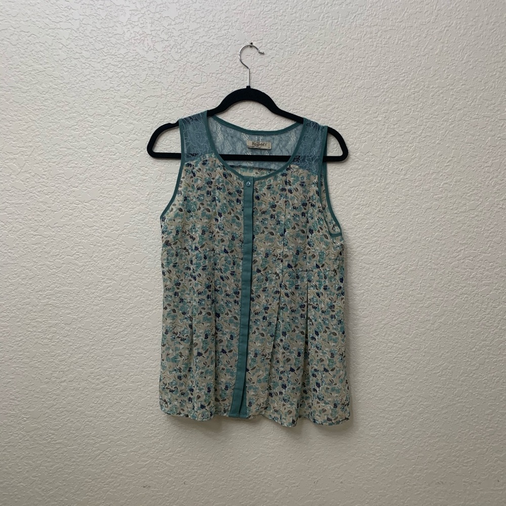 Floral sleeveless flowy shirt